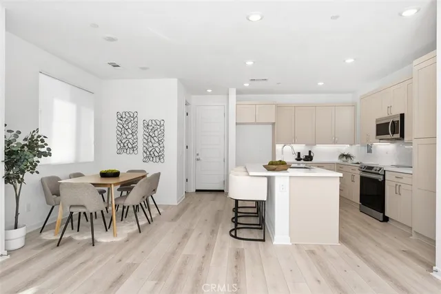 $875,000 | 1654 Plaza Del Amo, Torrance, CA 90501