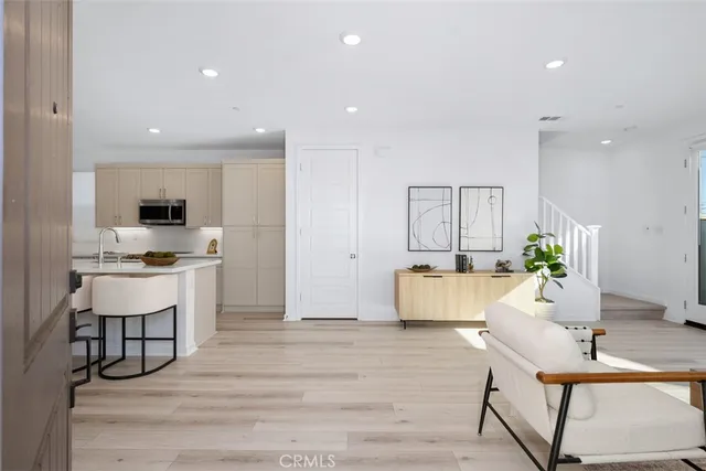 $875,000 | 1654 Plaza Del Amo, Torrance, CA 90501