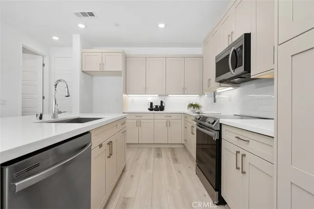 $875,000 | 1654 Plaza Del Amo, Torrance, CA 90501