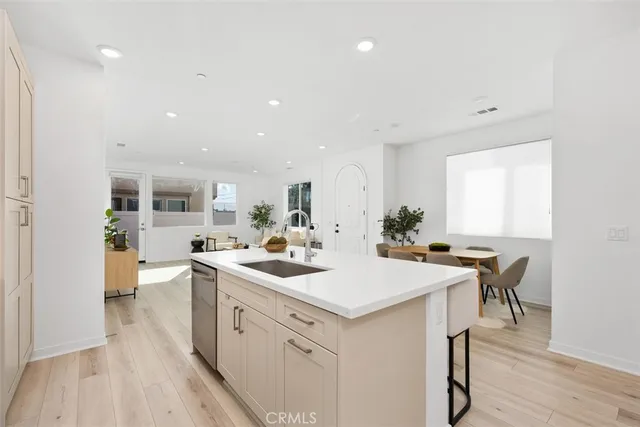 $875,000 | 1654 Plaza Del Amo, Torrance, CA 90501