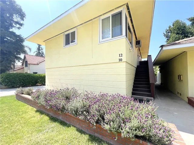 a view of a back yard of the house