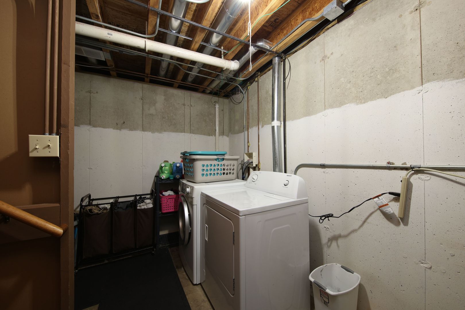 7730 South Holm Road Dwight, IL 60420 - Photo 19 of 22 a utility room with dryer and washer