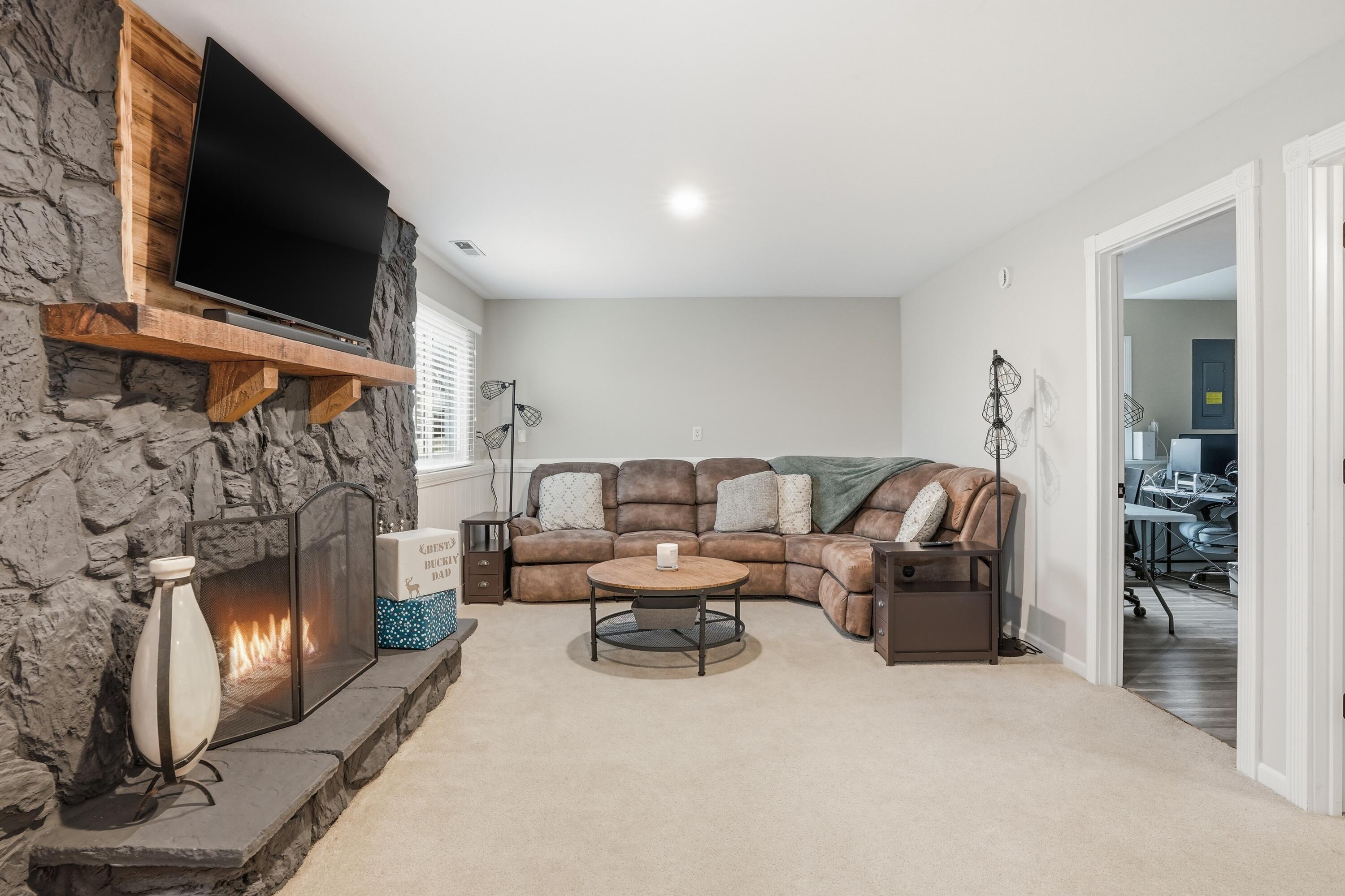 4042 Burning Tree Court Crown Point, IN 46307 - Photo 16 of 24 3000x2000