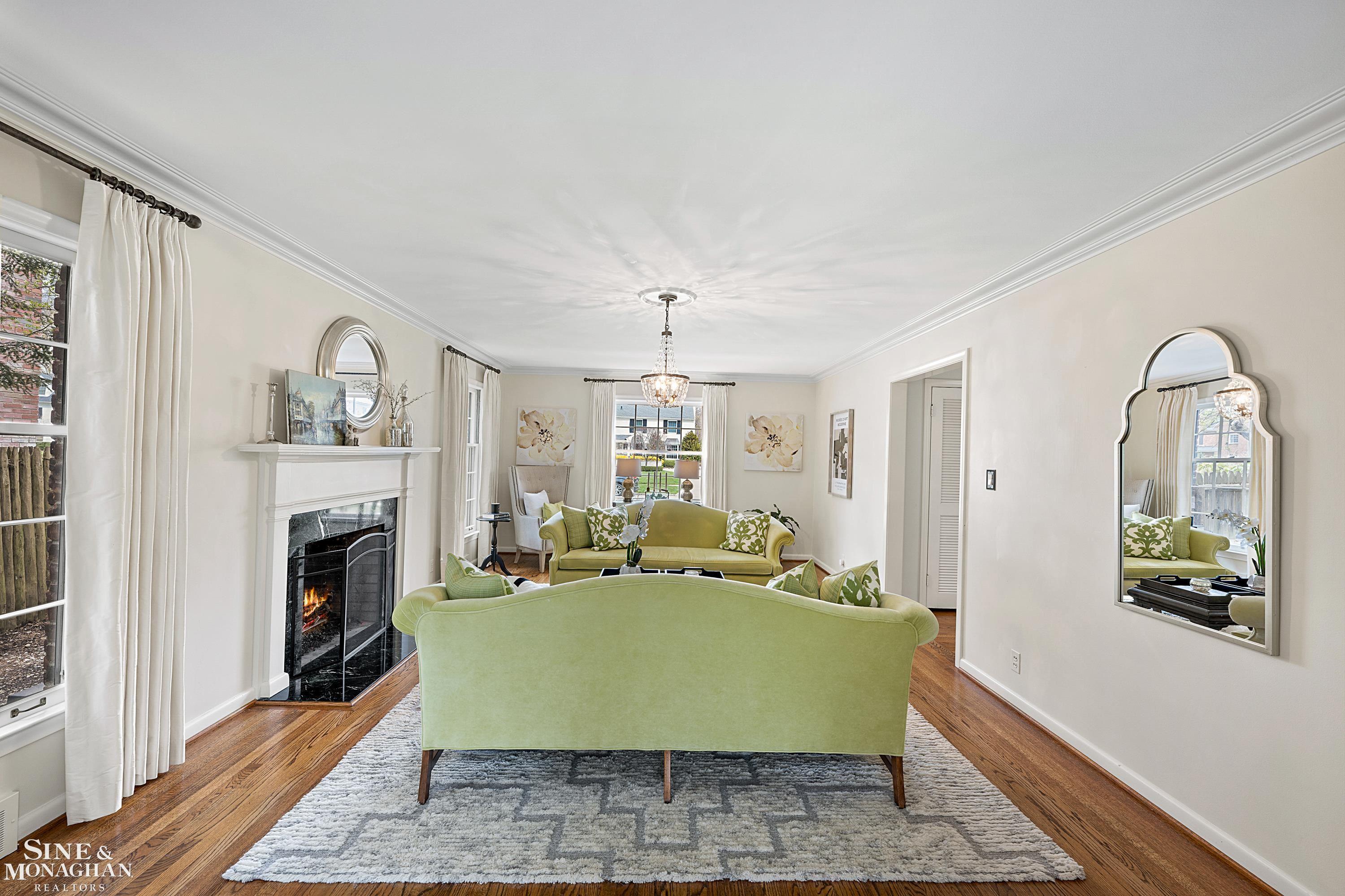 255 Cloverly Road Grosse Pointe, MI 48236 - Photo 9 of 70 50137744-a49bd720-ee6e-434c-b528-fc0f8fc0eede.JPG
