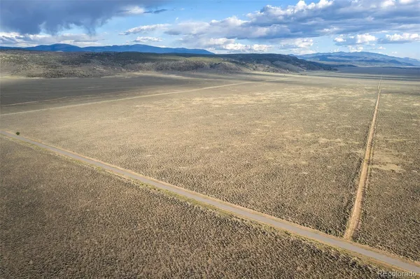 a view of a bathtub in the yard