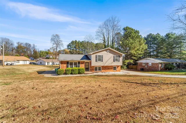 $304,900 | 1401 Southwest Boulevard, Newton, NC 28658