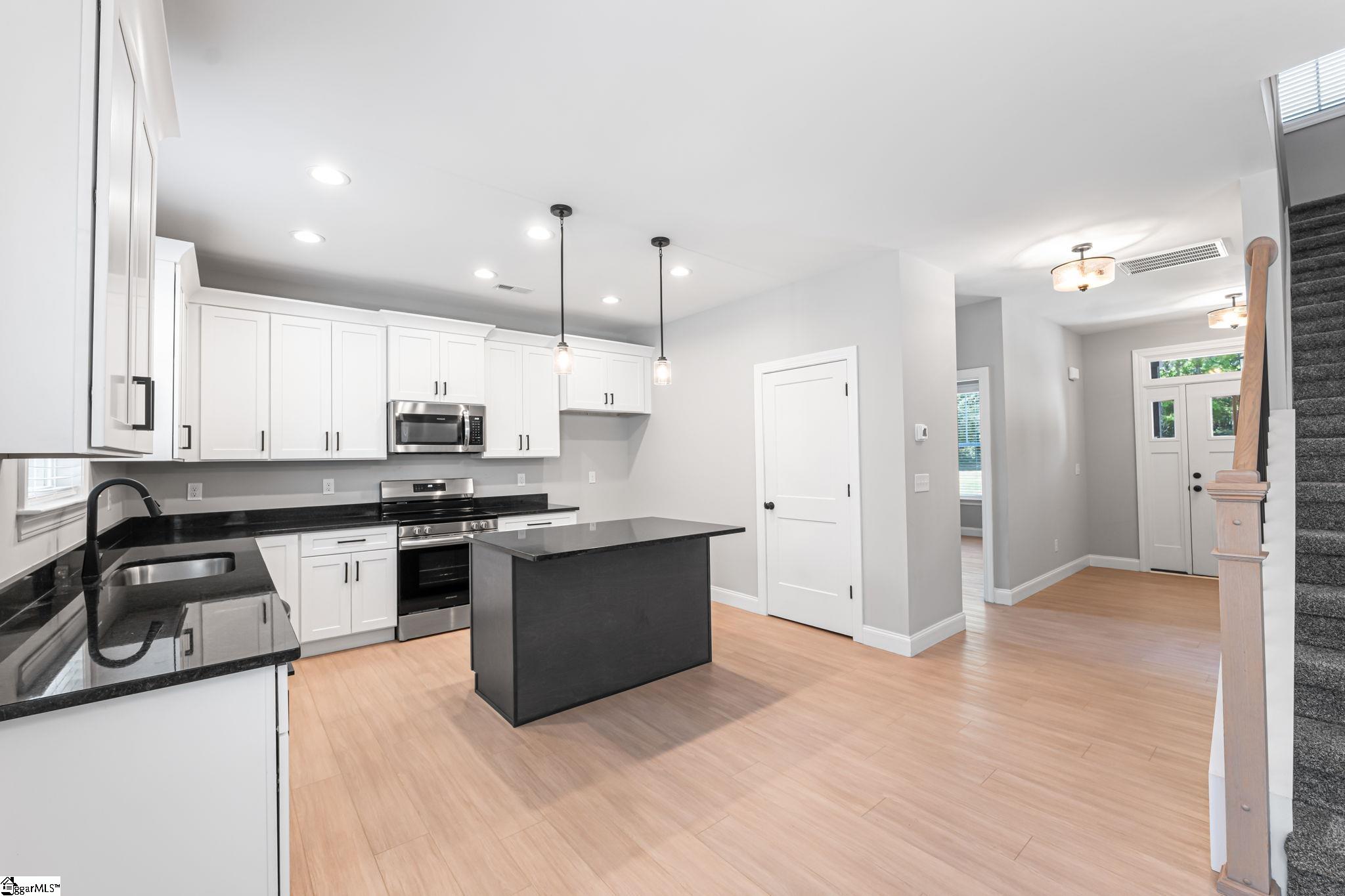 237 Black Road Simpsonville, SC 29680 - Photo 6 of 48