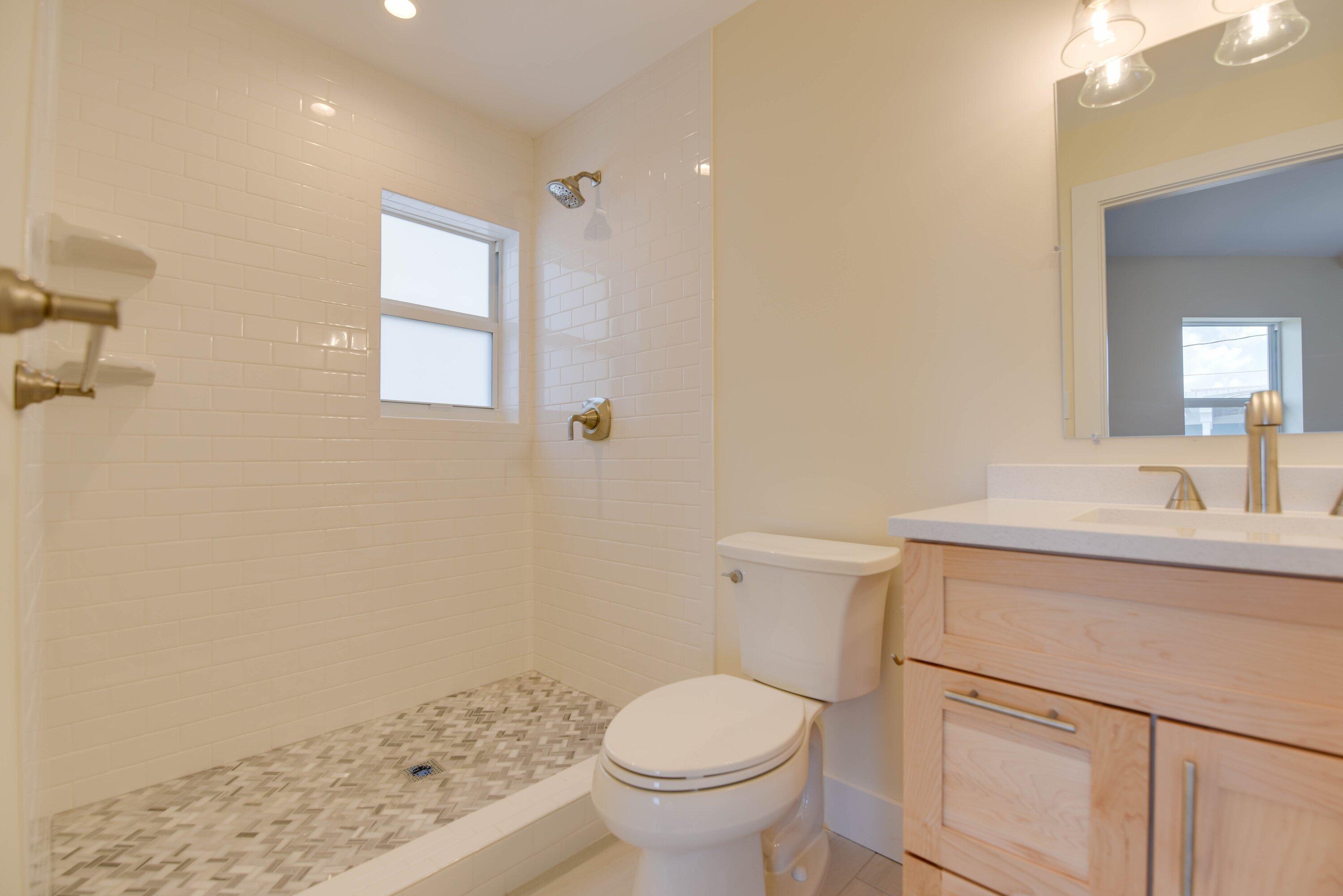 273 Indies Road Summerland Key, FL 33042 - Photo 13 of 37 Main bathroom