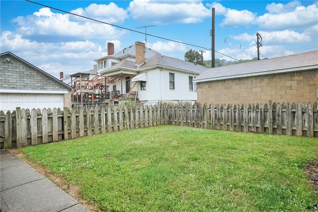 911 Russellwood Avenue McKees Rocks, PA 15136 - Photo 24 of 25 Fenced yard