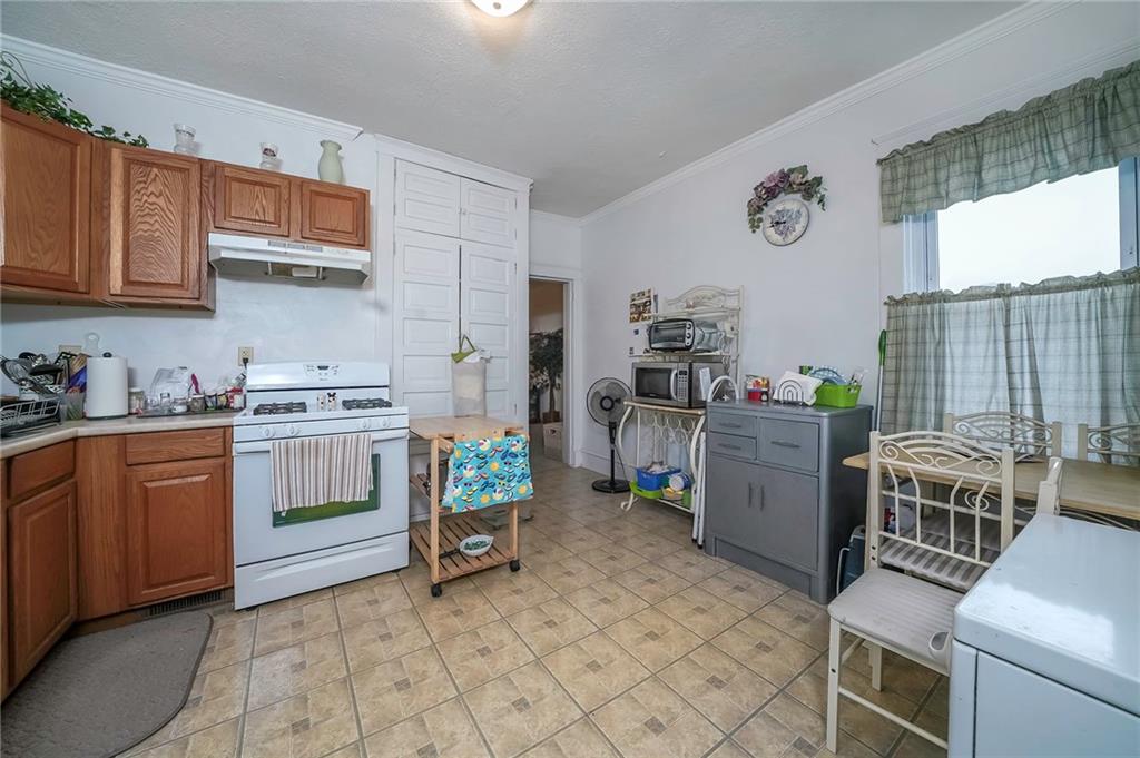 911 Russellwood Avenue McKees Rocks, PA 15136 - Photo 9 of 25 2nd floor