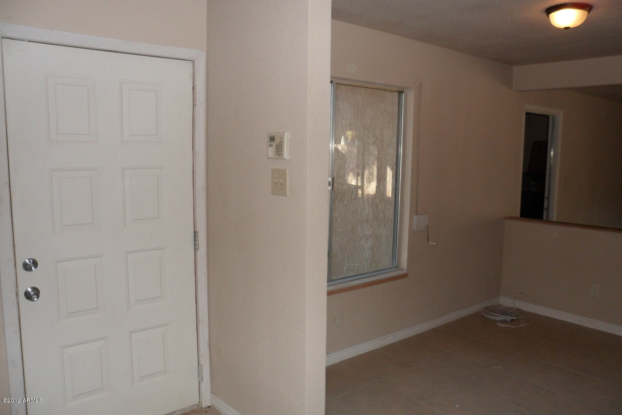1625 East Apollo Road Phoenix, AZ 85042 - Photo 11 of 25 SAM_0181