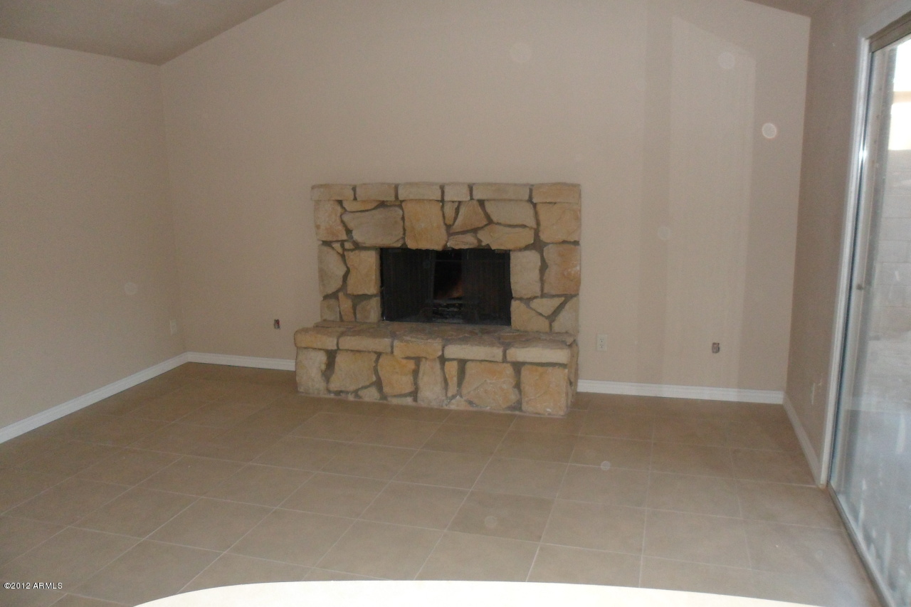 1625 East Apollo Road Phoenix, AZ 85042 - Photo 13 of 25 SAM_0183