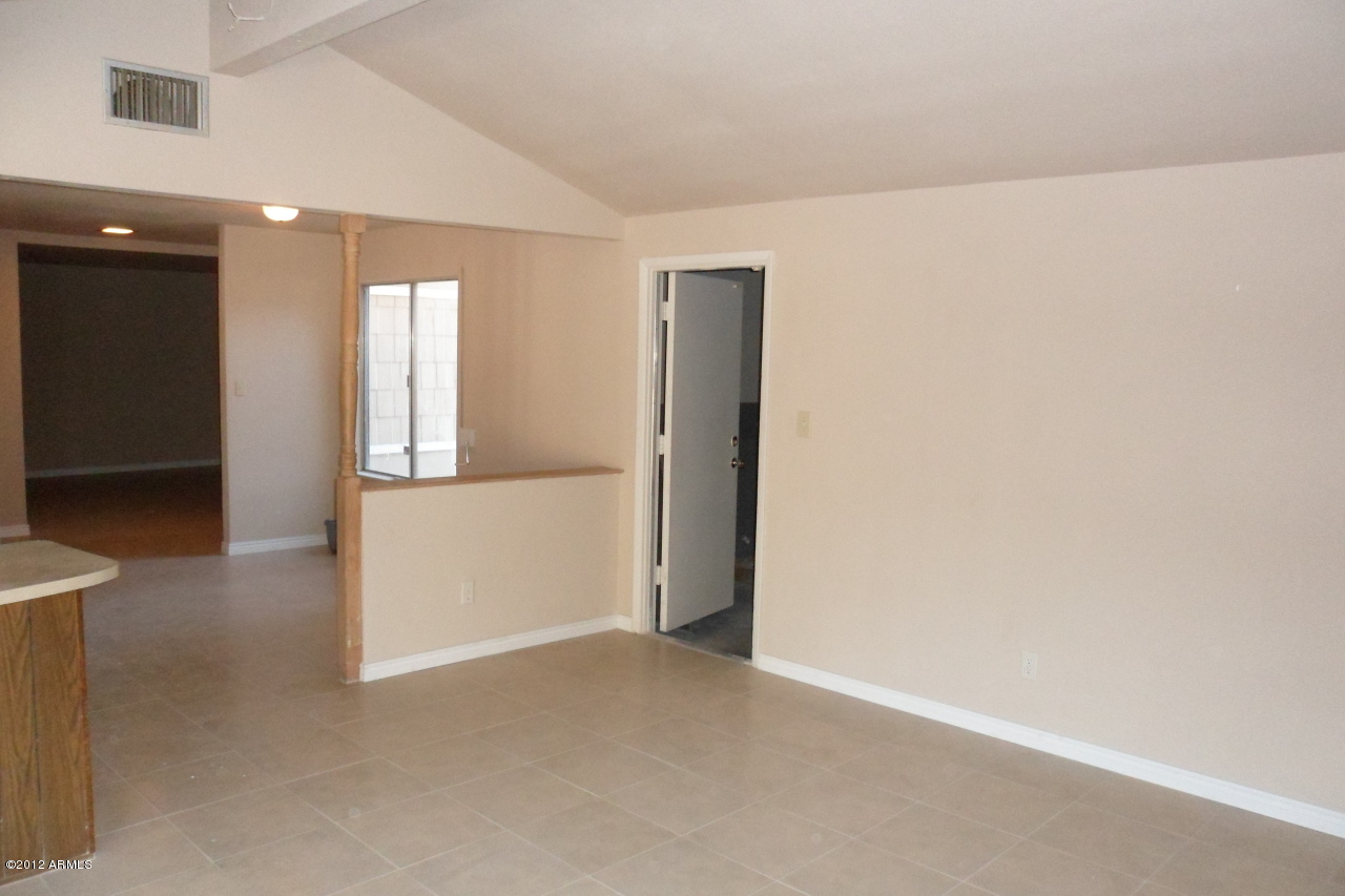 1625 East Apollo Road Phoenix, AZ 85042 - Photo 14 of 25 SAM_0185