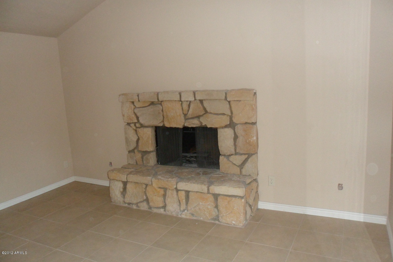 1625 East Apollo Road Phoenix, AZ 85042 - Photo 15 of 25 SAM_0186