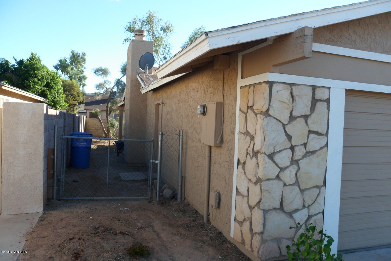 1625 East Apollo Road Phoenix, AZ 85042 - Photo 4 of 25 SAM_0174