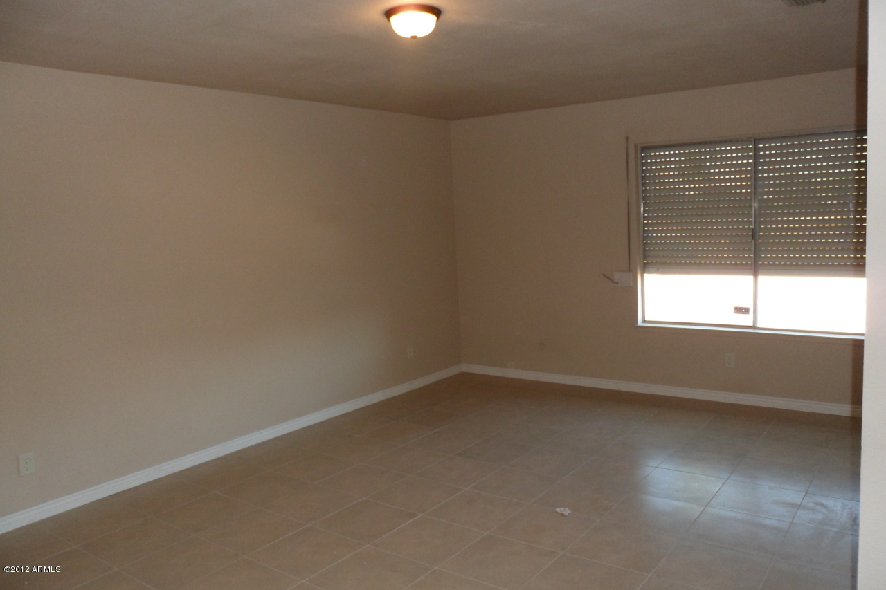 1625 East Apollo Road Phoenix, AZ 85042 - Photo 10 of 25 SAM_0180