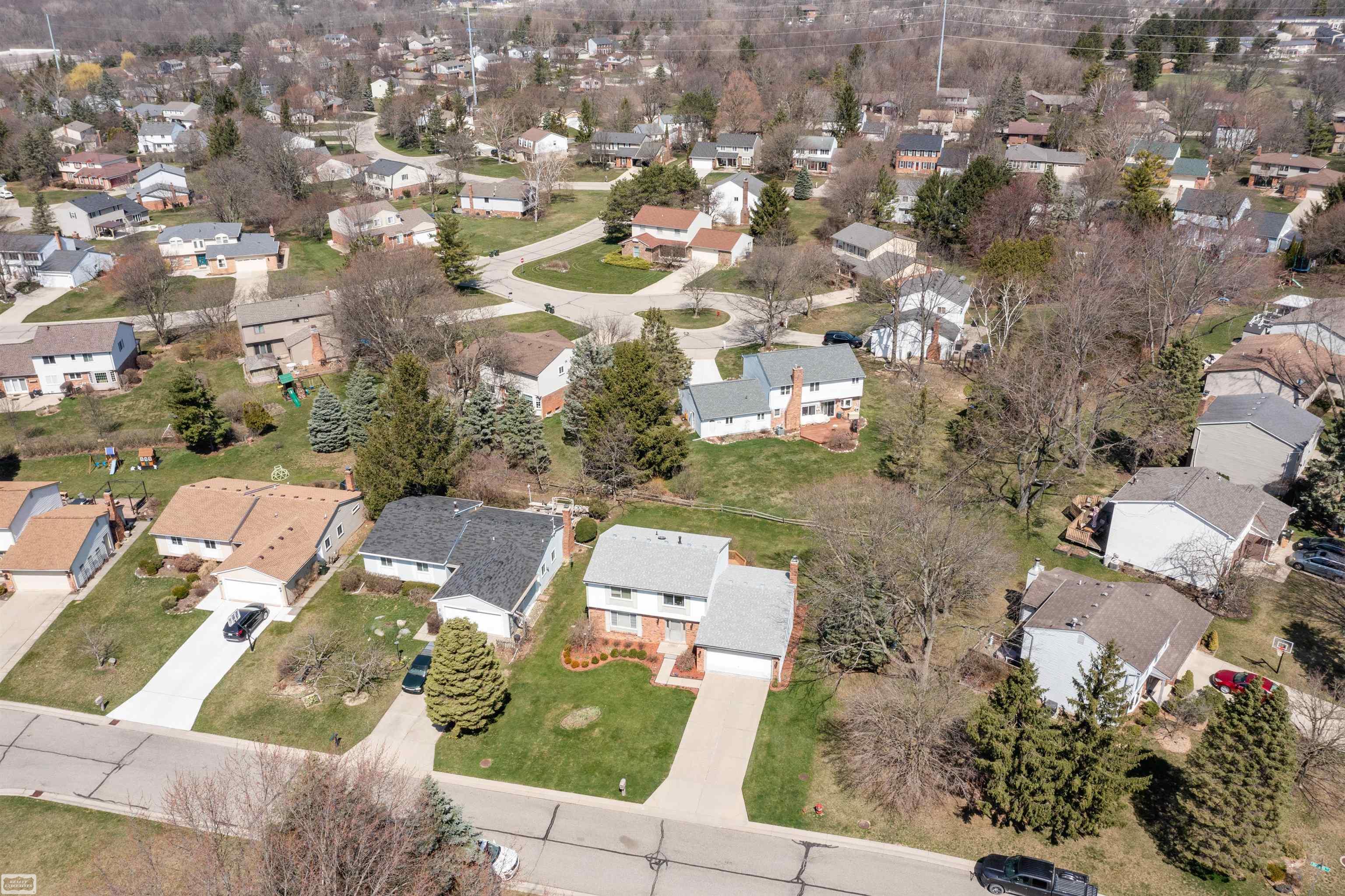 1693 Dennett Lane Rochester, MI 48307 - Photo 44 of 53 50109504-43.JPG