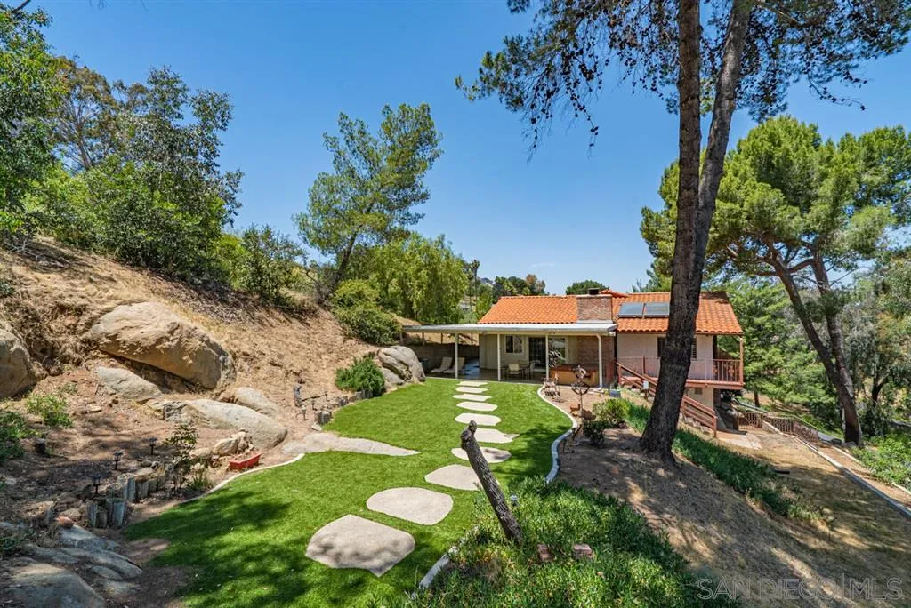 1307 Van Vechten Road El Cajon, CA 92019 - Photo 5 of 24