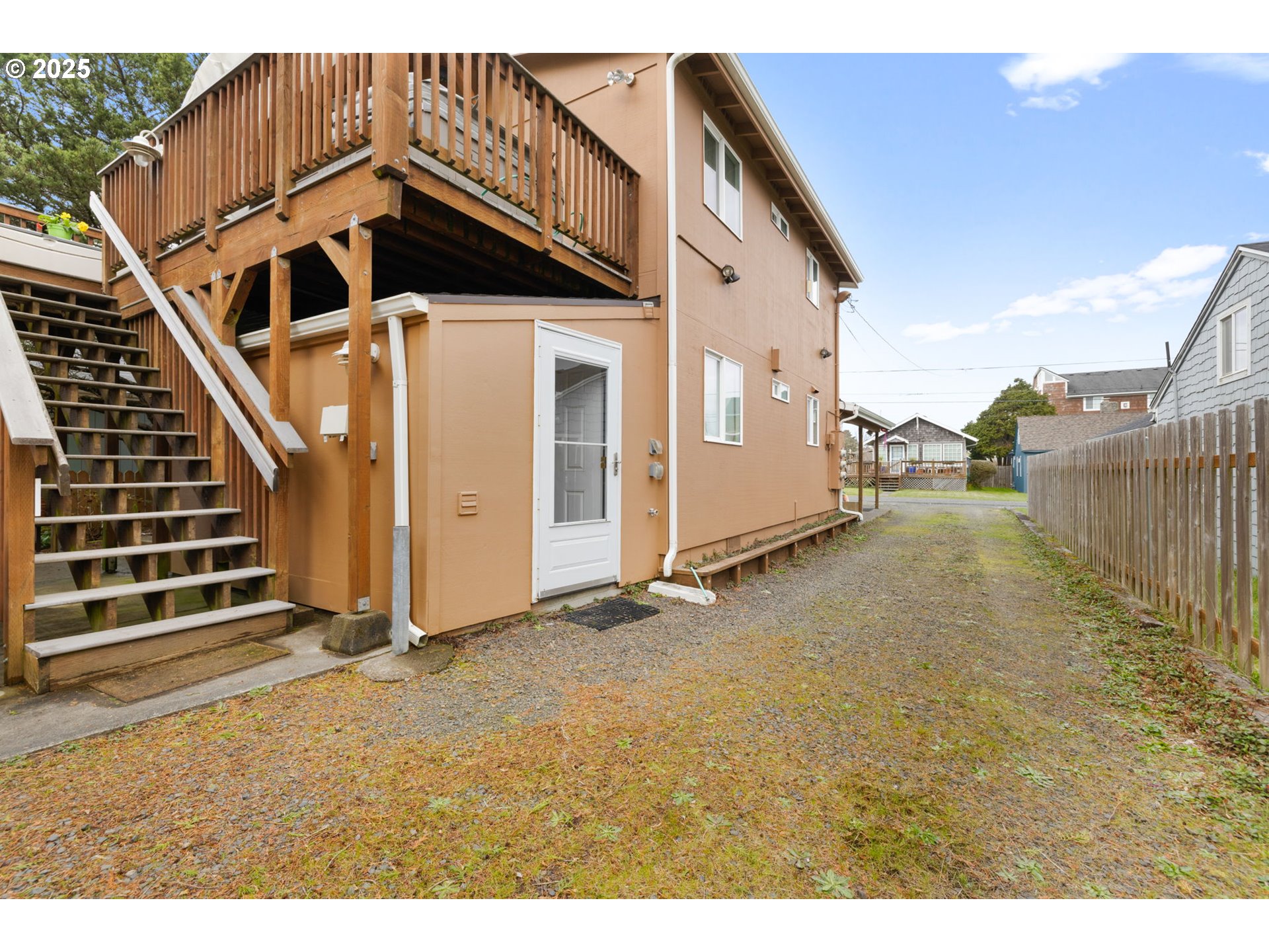 337 16th Avenue Seaside, OR 97138 - Photo 28 of 38 a view of a house with a door