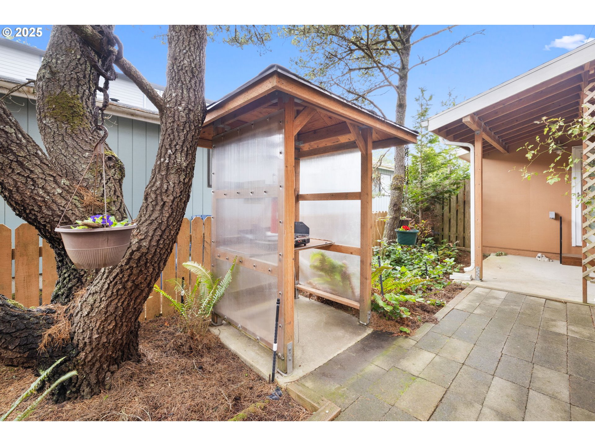 337 16th Avenue Seaside, OR 97138 - Photo 30 of 38 a view of entryway with a big yard