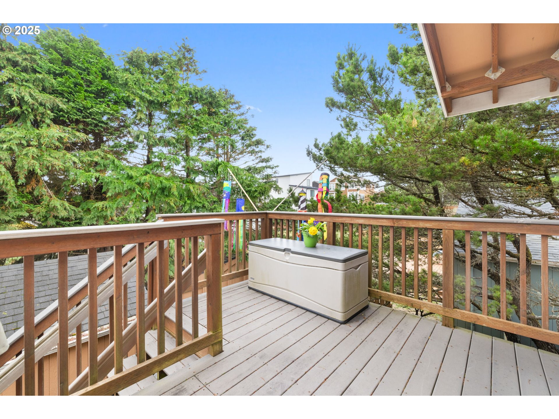 337 16th Avenue Seaside, OR 97138 - Photo 5 of 38 a view of balcony with wooden floor and fence