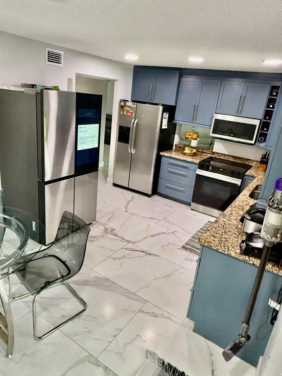 22454 Cypress Wood Lane Boca Raton, FL 33428 - Photo 10 of 41