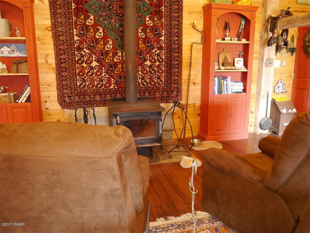 239 Stockport Road Lake Como, PA 18437 - Photo 10 of 32 Living Room