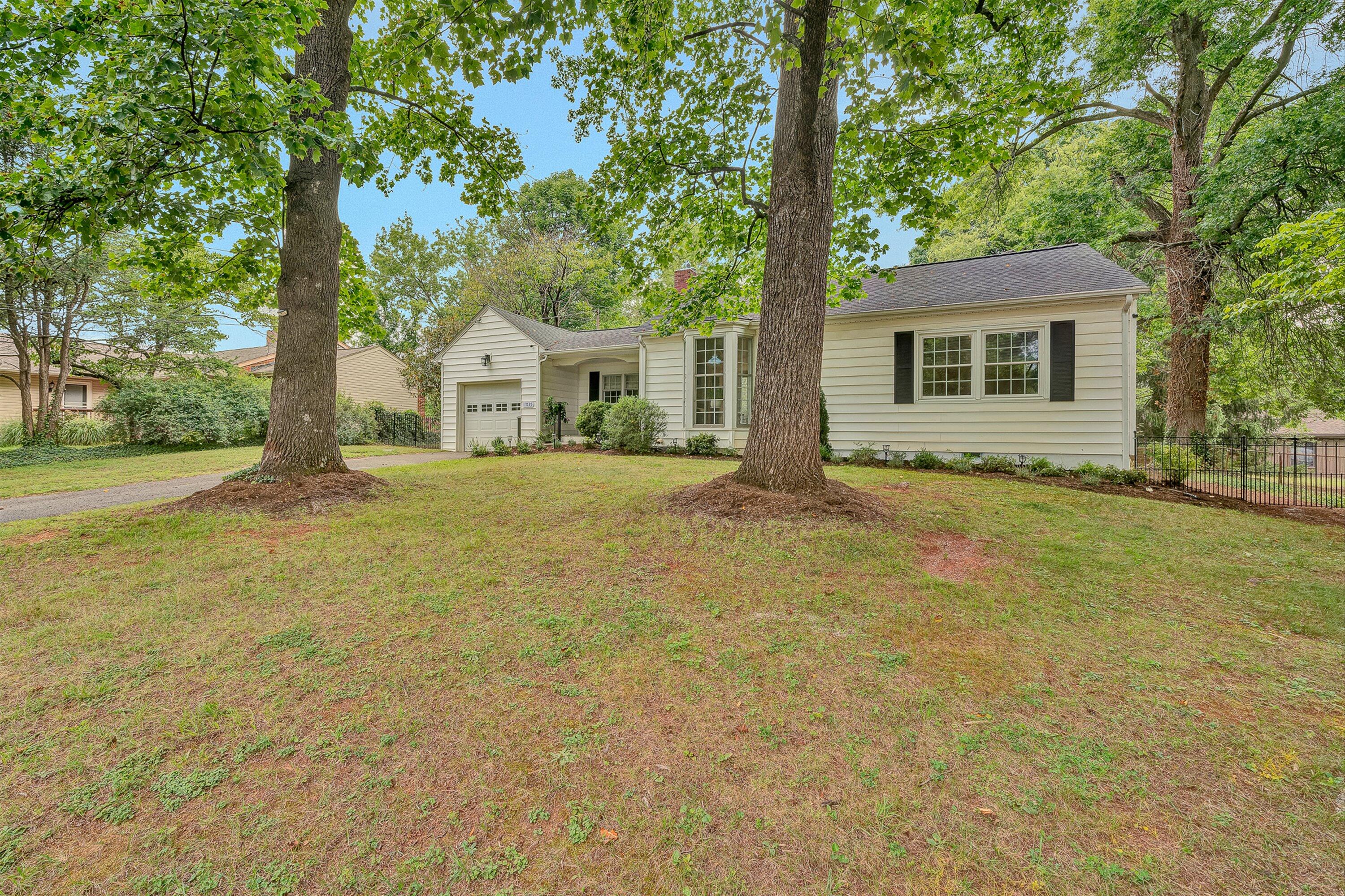 1035 Clearfield Road Southwest Roanoke, VA 24015 - Photo 2 of 43 Front of house