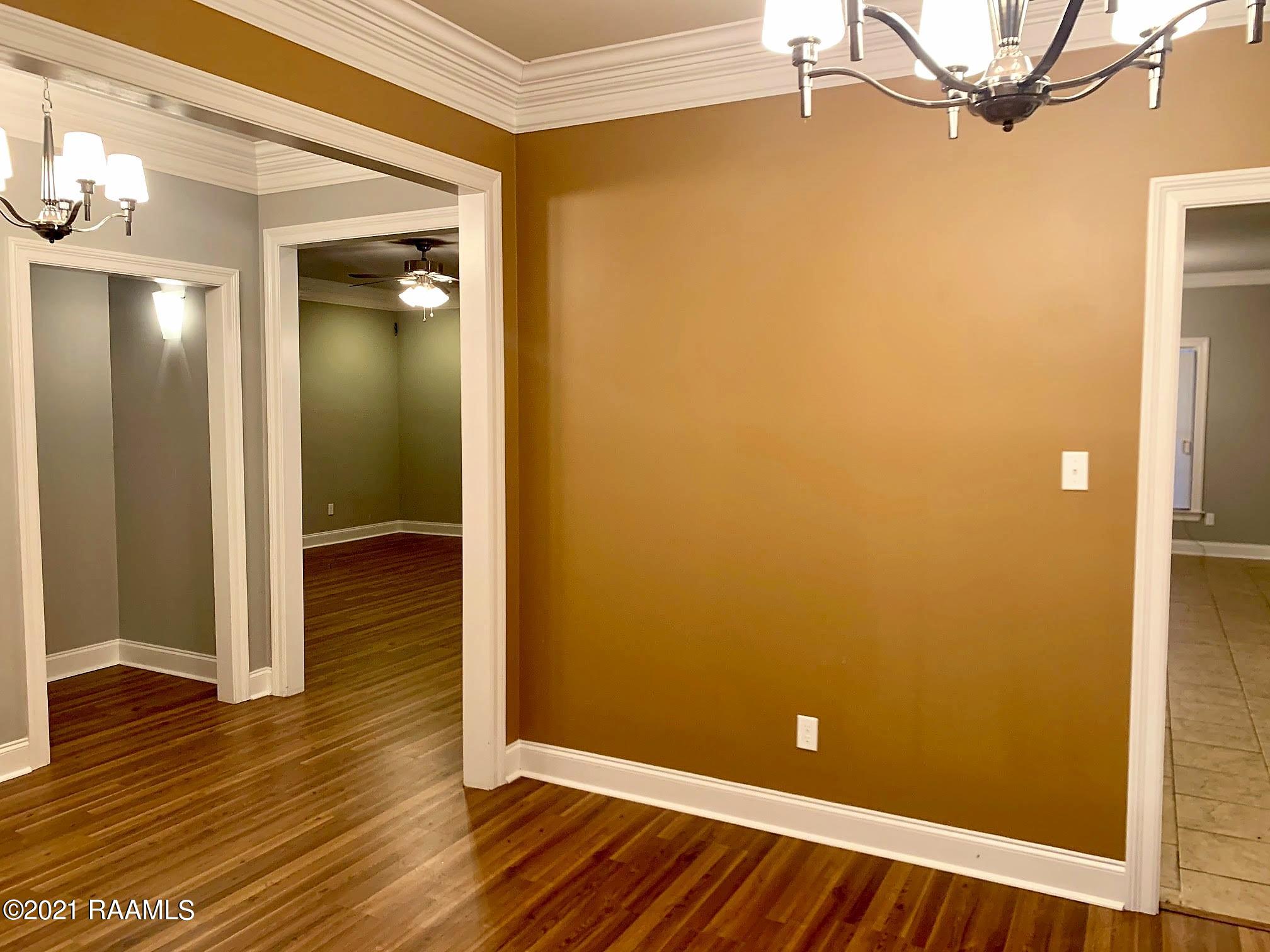 1231 Delcambre Road Breaux Bridge, LA 70517 - Photo 13 of 48 Dining1