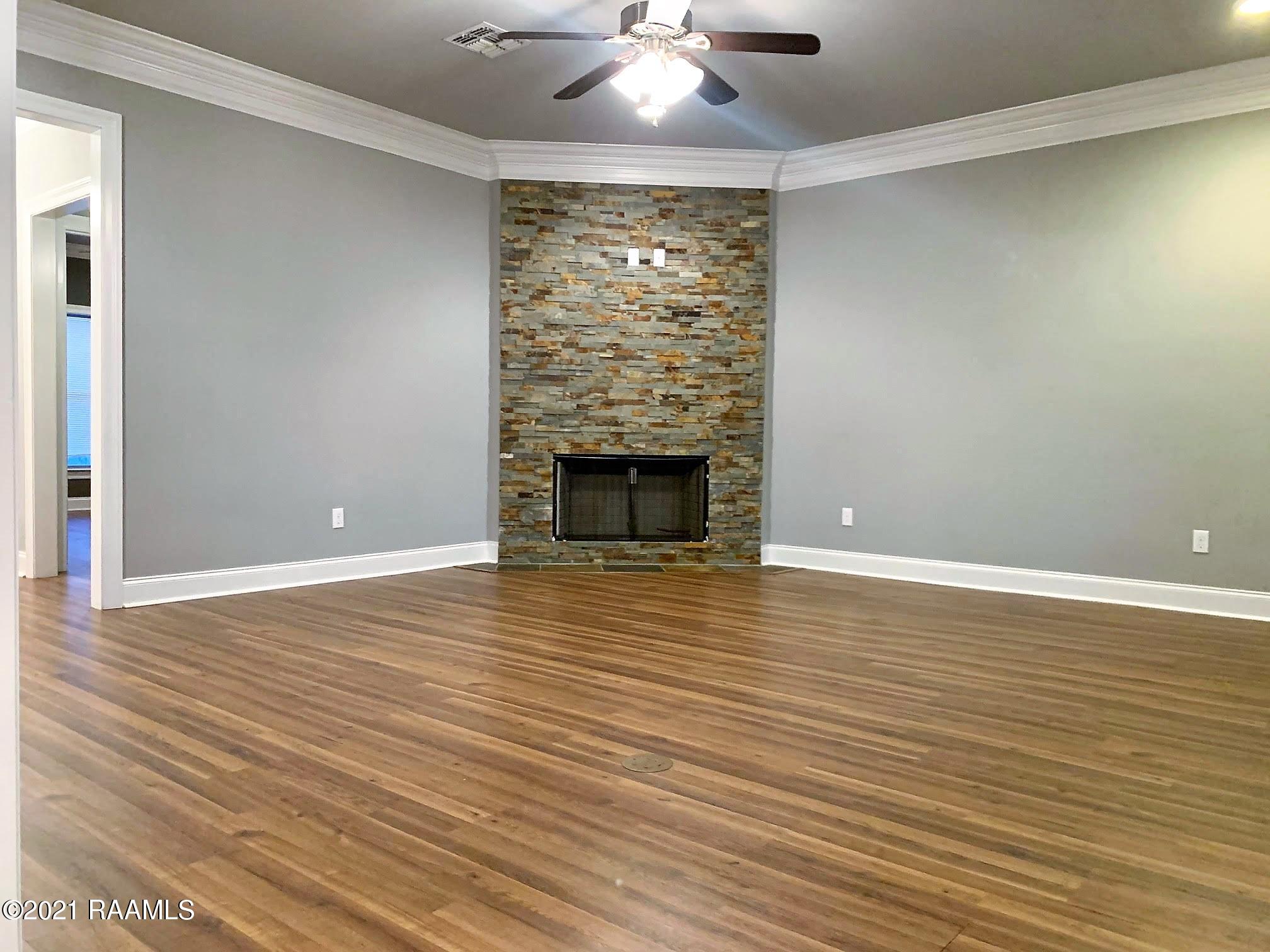 1231 Delcambre Road Breaux Bridge, LA 70517 - Photo 15 of 48 Living