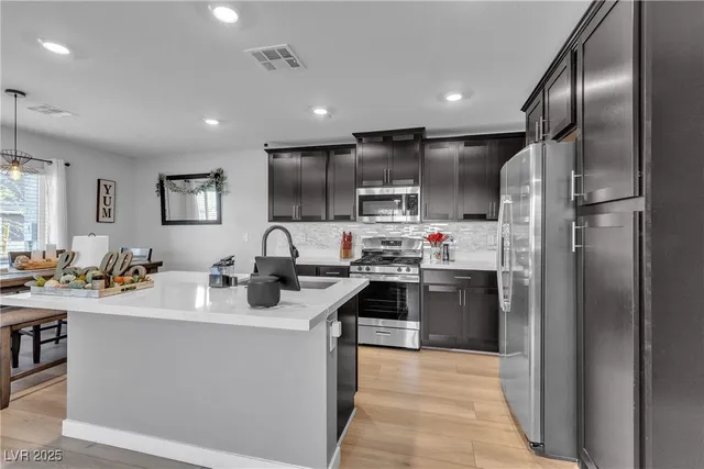 $430,000 | 9601 Oliver Hls Avenue, Las Vegas, NV 89143