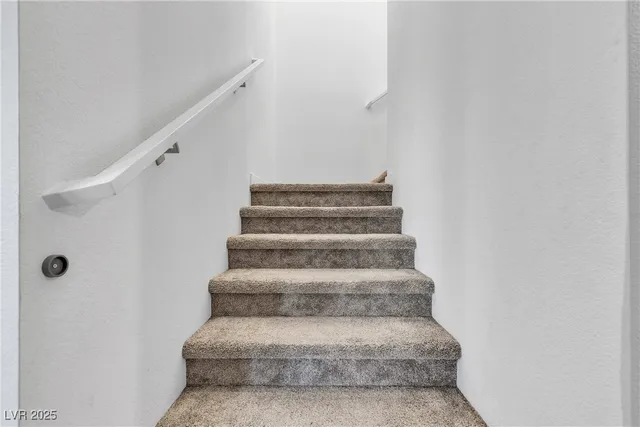 $430,000 | 9601 Oliver Hls Avenue, Las Vegas, NV 89143