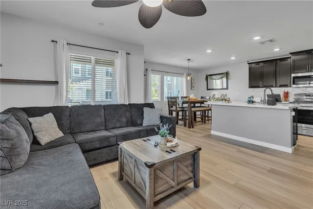 $430,000 | 9601 Oliver Hls Avenue, Las Vegas, NV 89143