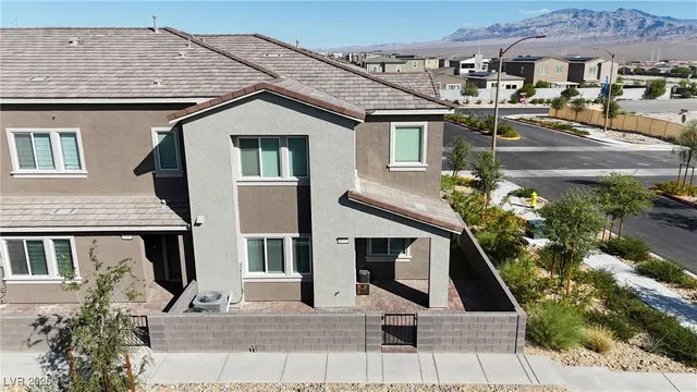 $430,000 | 9601 Oliver Hls Avenue, Las Vegas, NV 89143