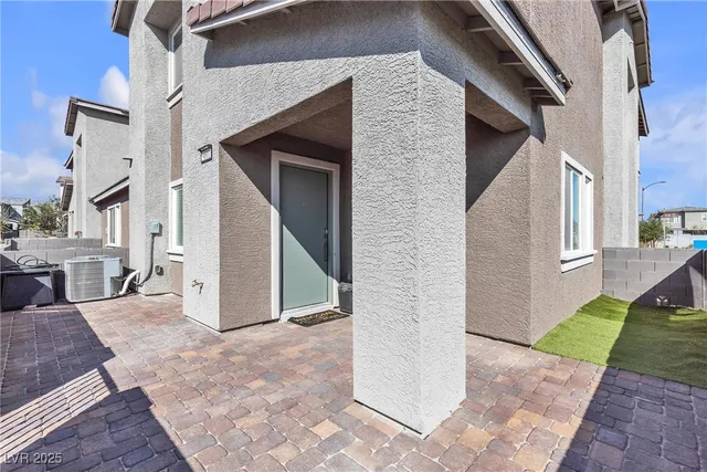 $430,000 | 9601 Oliver Hls Avenue, Las Vegas, NV 89143
