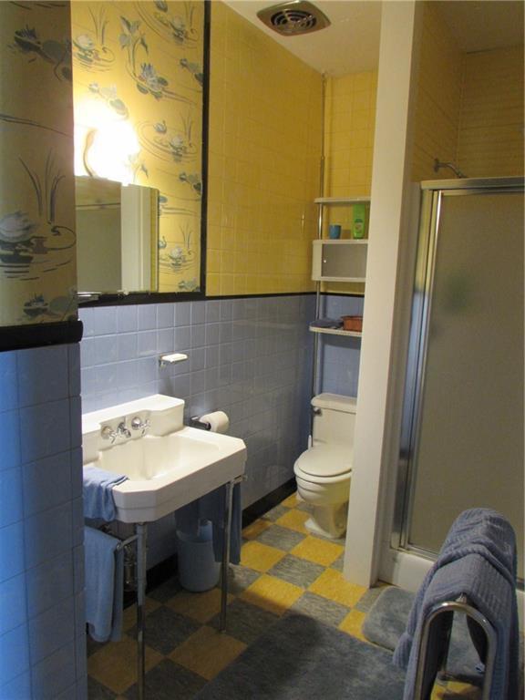 77 Main Street Castine, ME 04421 - Photo 19 of 34 Hallway bath close to the first two...