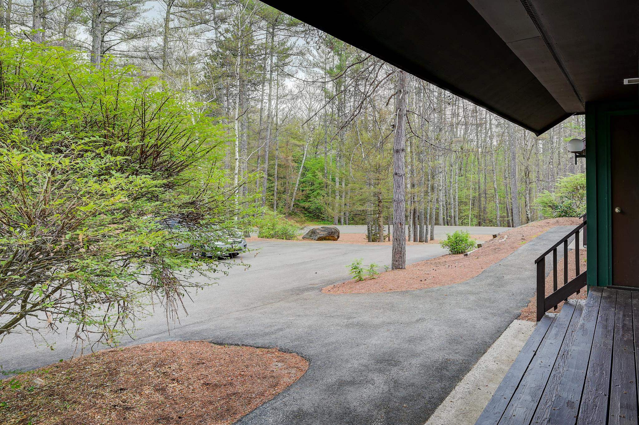 37 Stonehurst Manor Road, Unit 4D Conway, NH 03860 - Photo 3 of 40