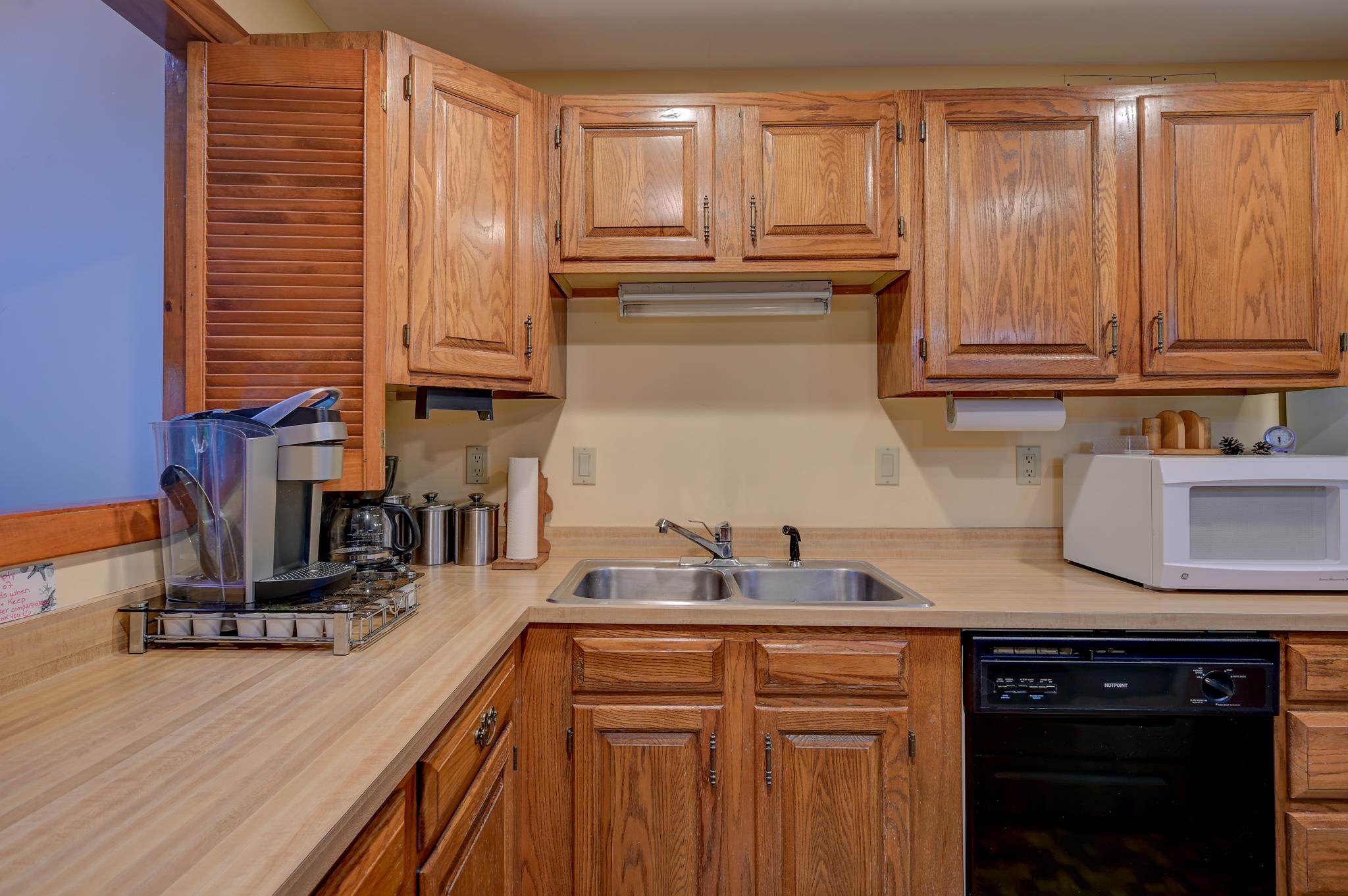 37 Stonehurst Manor Road, Unit 4D Conway, NH 03860 - Photo 8 of 40