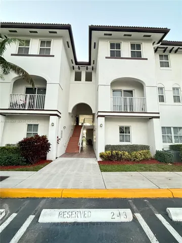 $2,700 | 8760 Northwest 97th Avenue, Unit 211, Doral, FL 33178