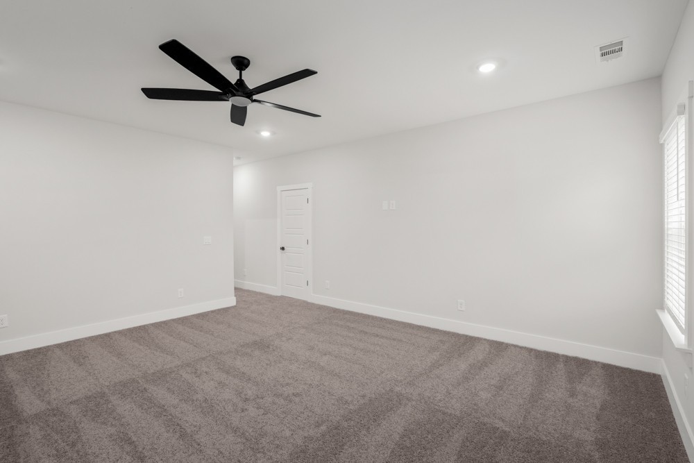 404 Springbrook Boulevard White House, TN 37188 - Photo 21 of 31 an empty room with a ceiling fan and a window