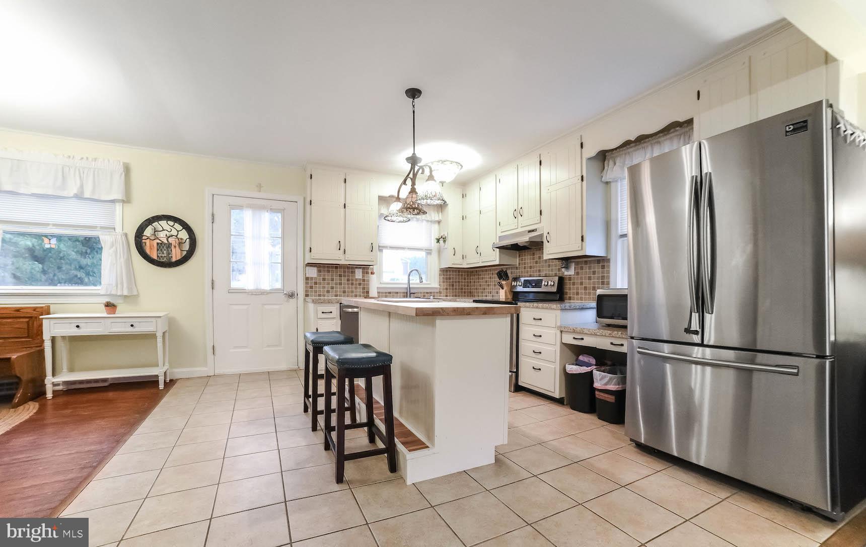 25421 Vista Road Hollywood, MD 20636 - Photo 7 of 32 Great Cabinetry & Large island