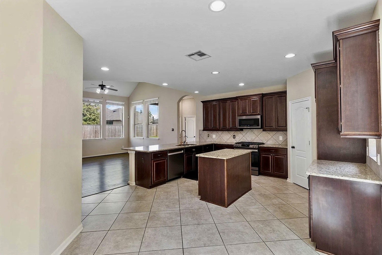 17206 Upper Ridge Lane Humble, TX 77346 - Photo 14 of 34 Gallery Image 14