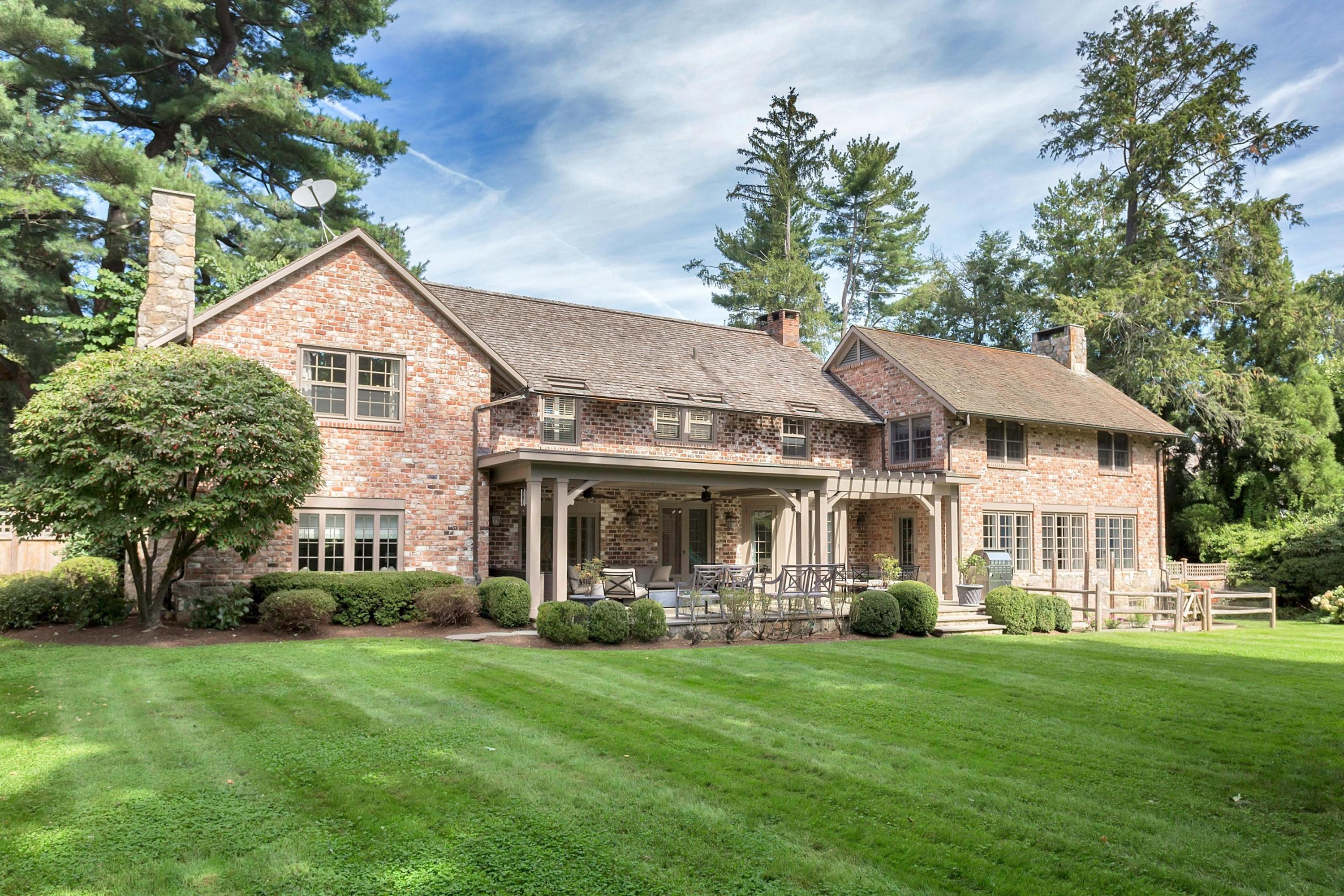 30 Old Farm Road Darien, CT 06820 - Photo 32 of 42 front view of a house with a yard