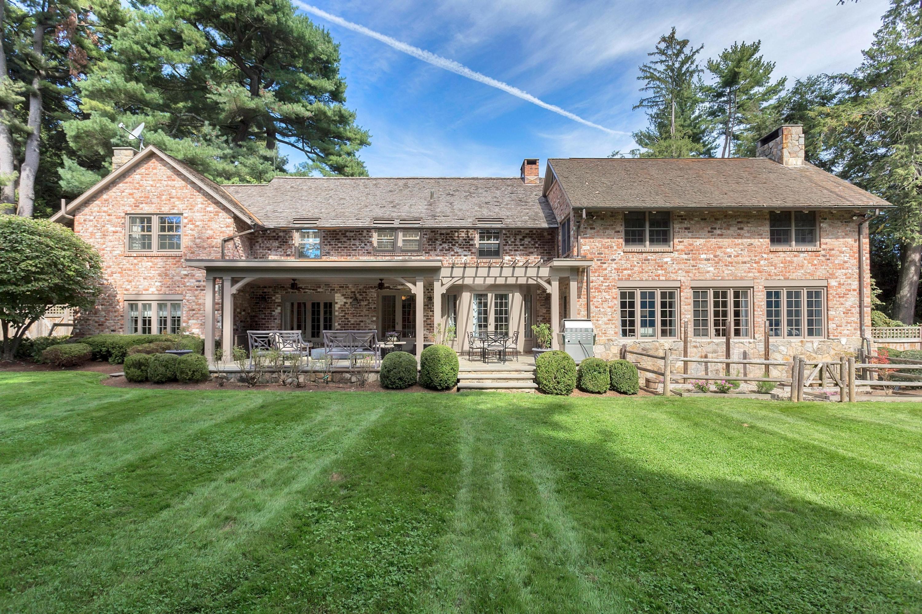 30 Old Farm Road Darien, CT 06820 - Photo 33 of 42 a front view of a house with a yard