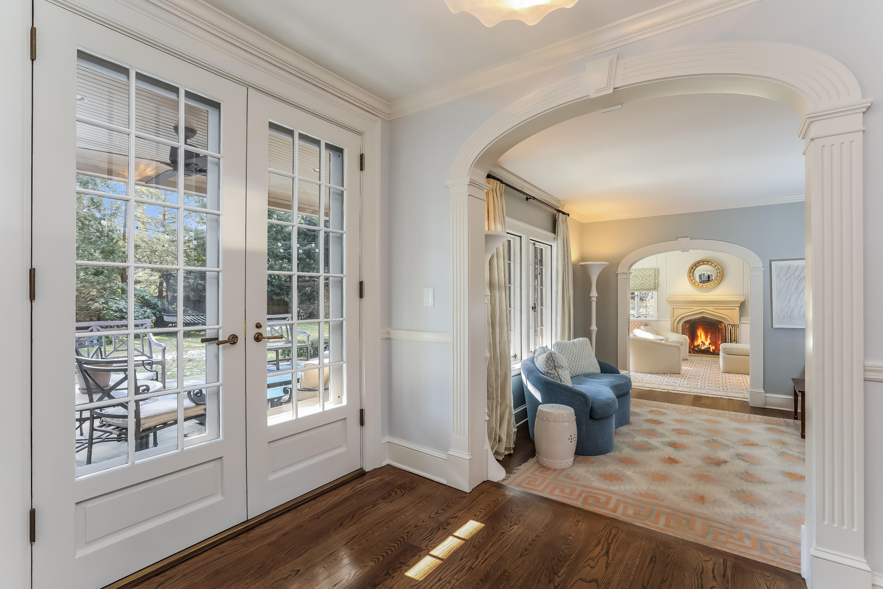 30 Old Farm Road Darien, CT 06820 - Photo 5 of 42 a living room with furniture