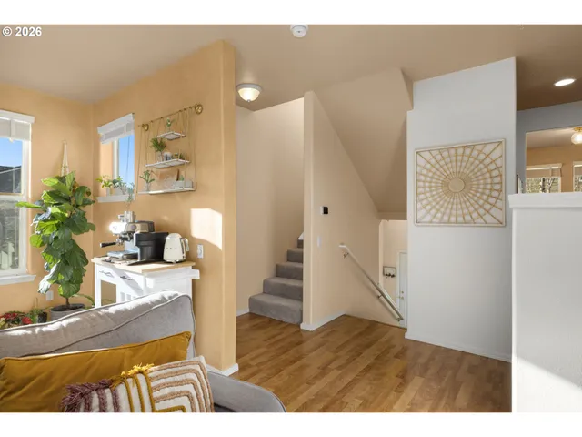 a view of entryway and kitchen