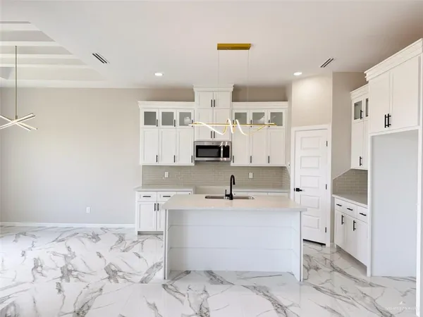 $2,100 | 8104 North 50th Street, McAllen, TX 78504