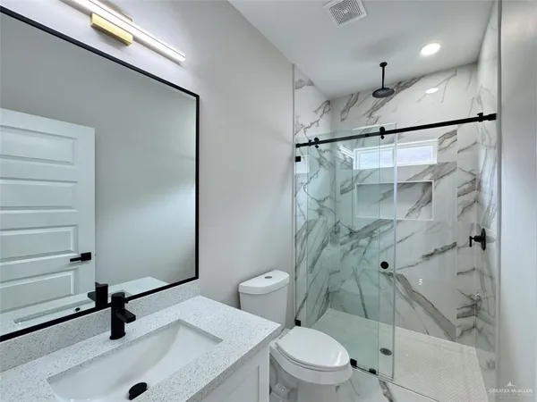 $2,100 | 8104 North 50th Street, McAllen, TX 78504