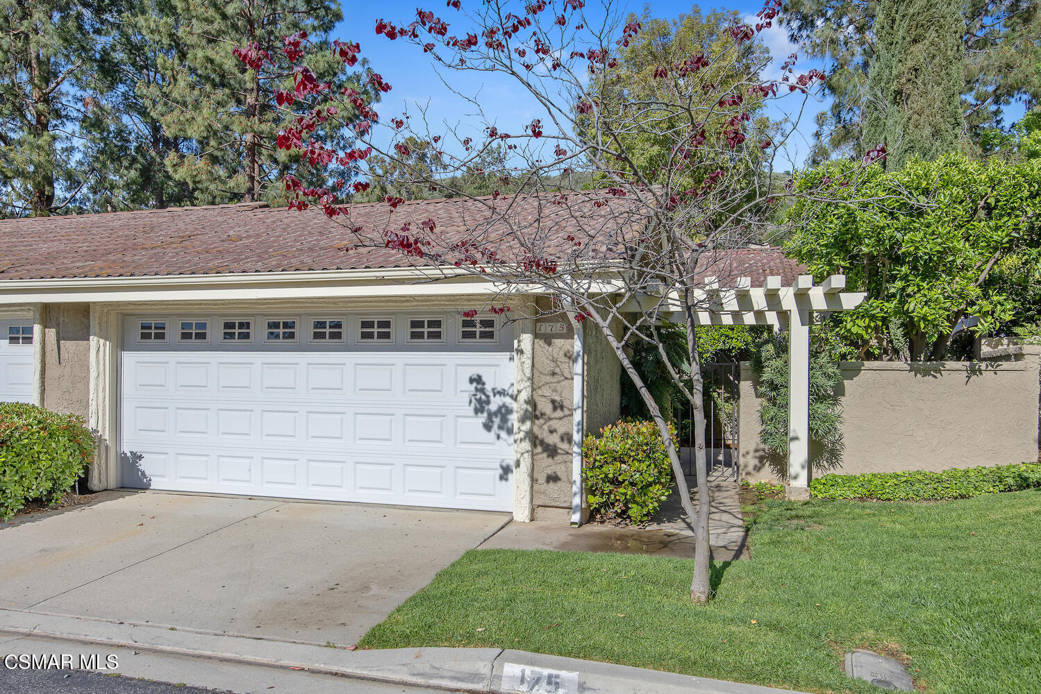 a front view of house with yard