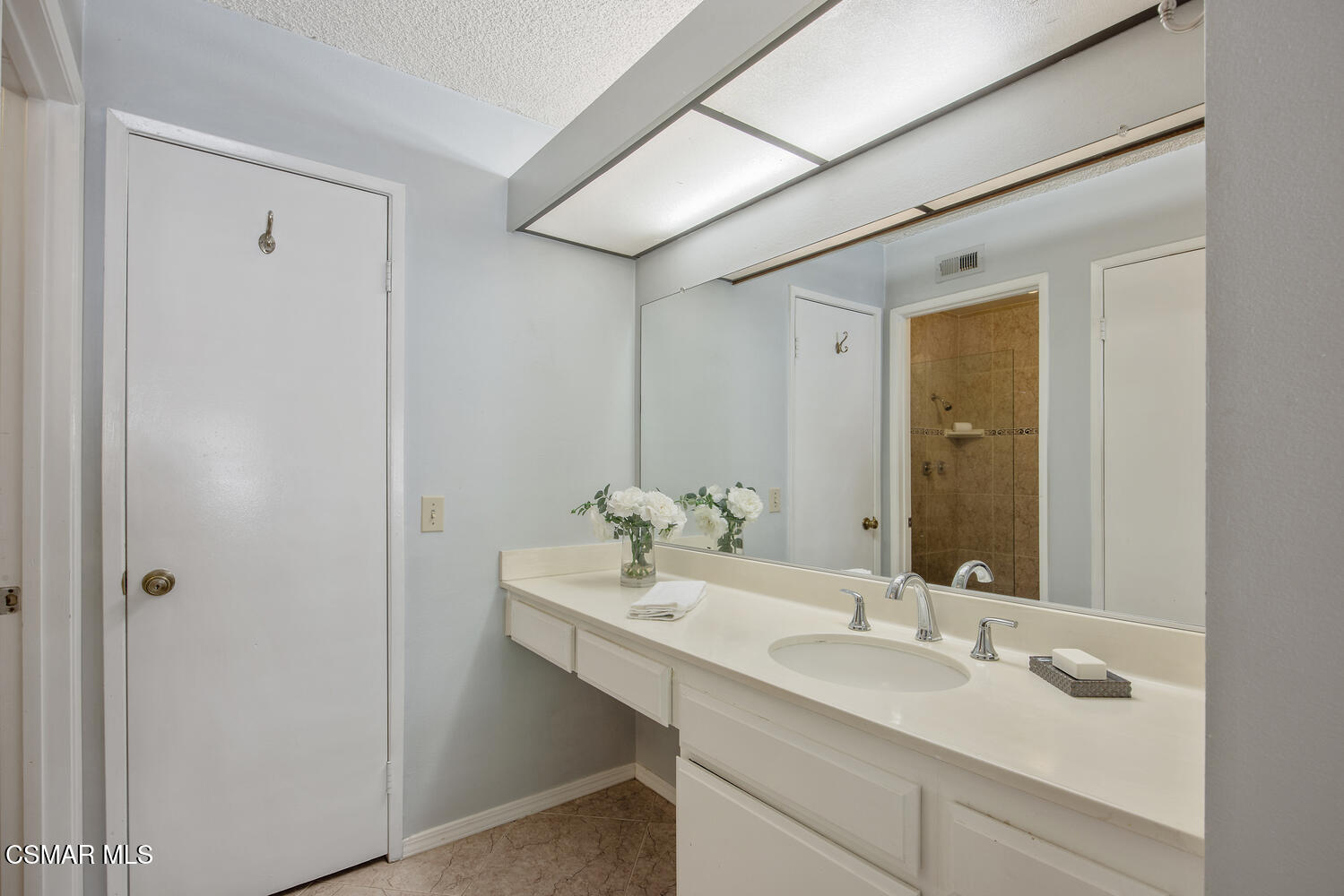 175 Conifer Circle Oak Park, CA 91377 - Photo 12 of 20 a bathroom with a sink and a mirror
